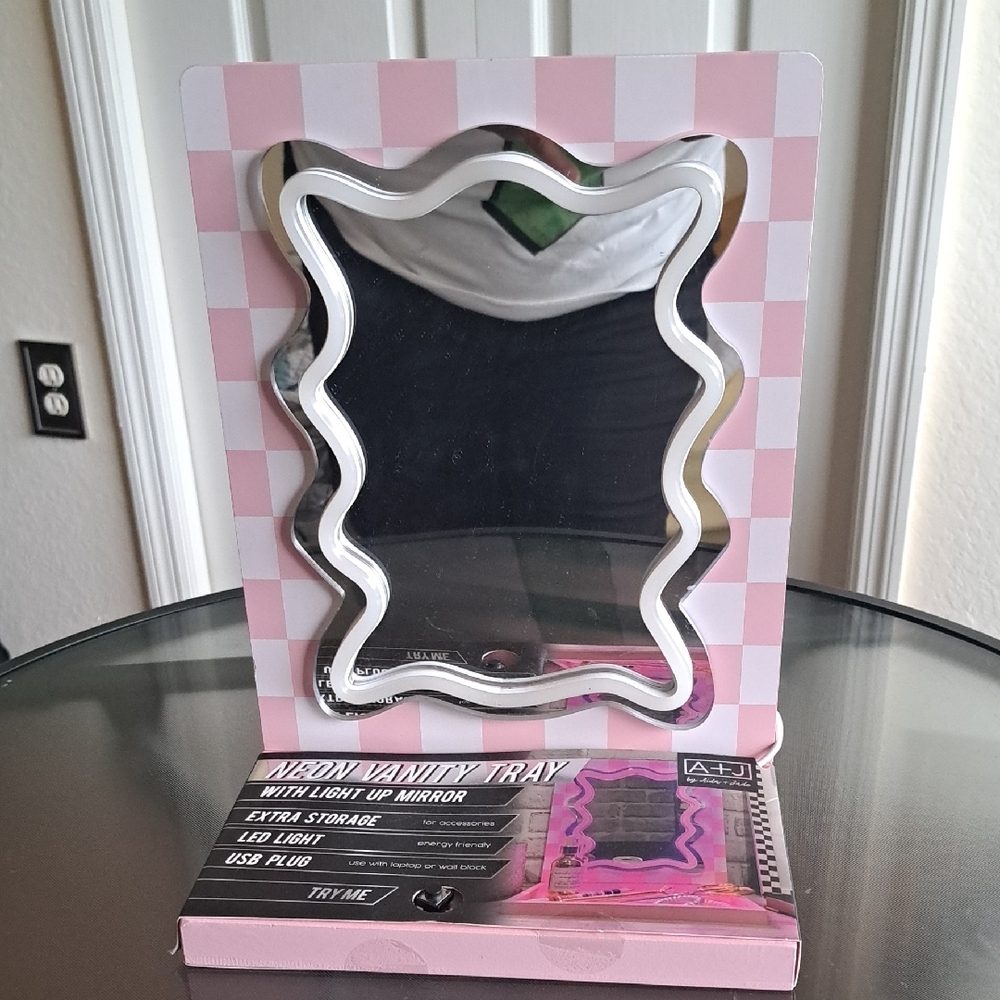 Pink and White Checkered Light-Up Mirror